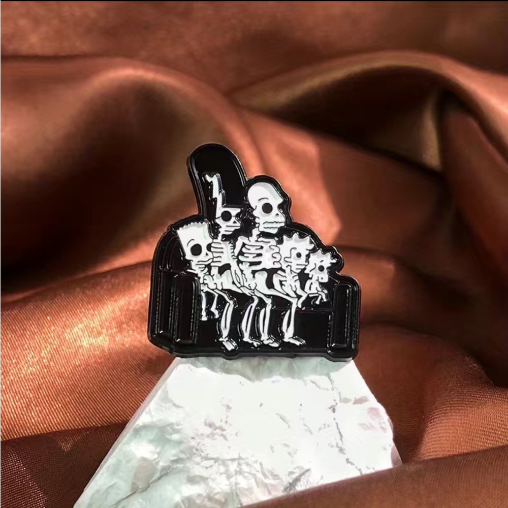 Skull Style Anime Character‎ Metal Enamel Skull Pin Halloween Clothing Lapel